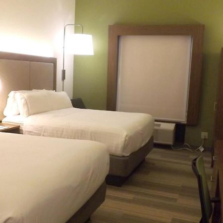Holiday Inn Express & Suites Dyersburg, An Ihg Hotel Екстериор снимка