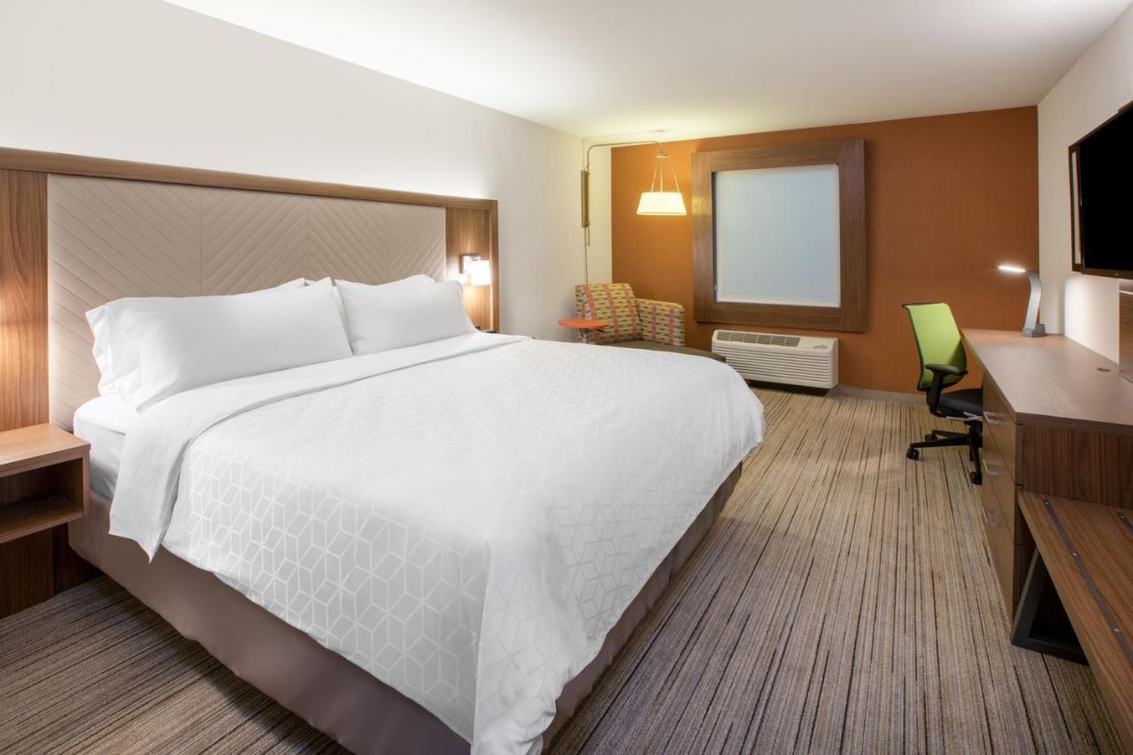 Holiday Inn Express & Suites Dyersburg By Ihg Екстериор снимка