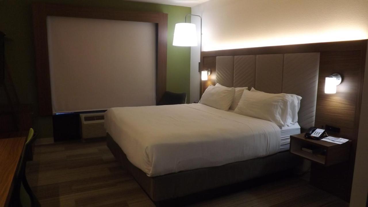 Holiday Inn Express & Suites Dyersburg By Ihg Екстериор снимка