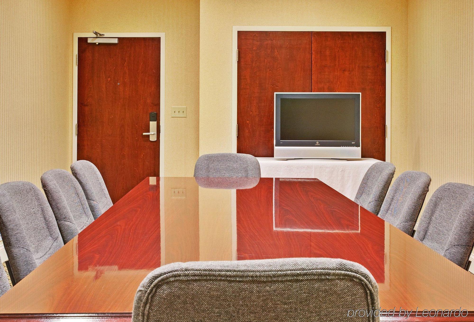 Holiday Inn Express & Suites Dyersburg By Ihg Съоръжения снимка