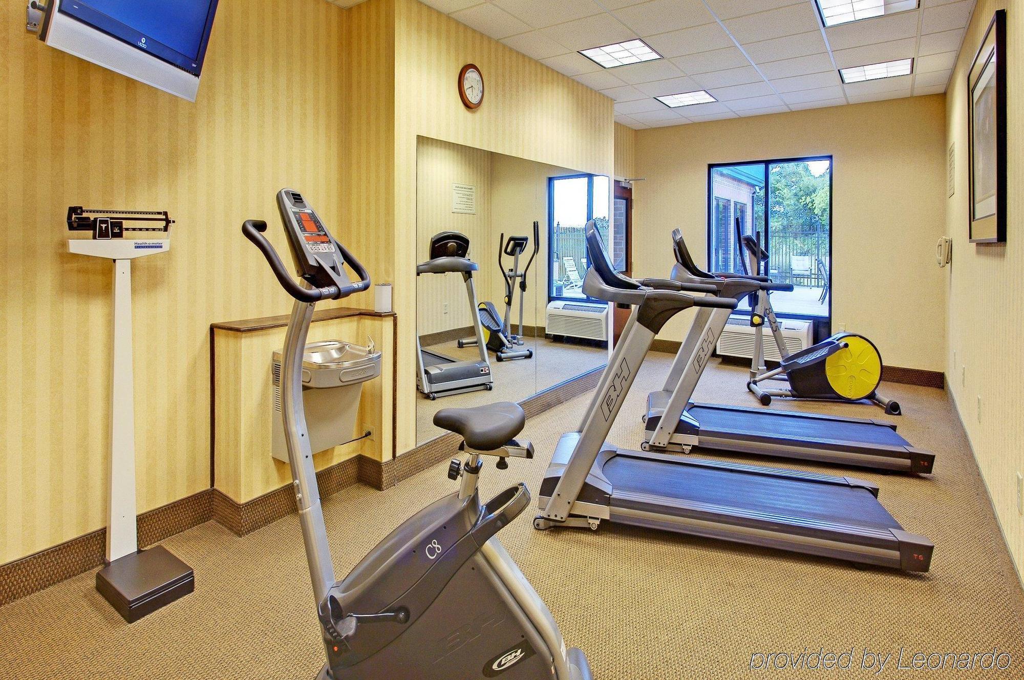Holiday Inn Express & Suites Dyersburg By Ihg Екстериор снимка