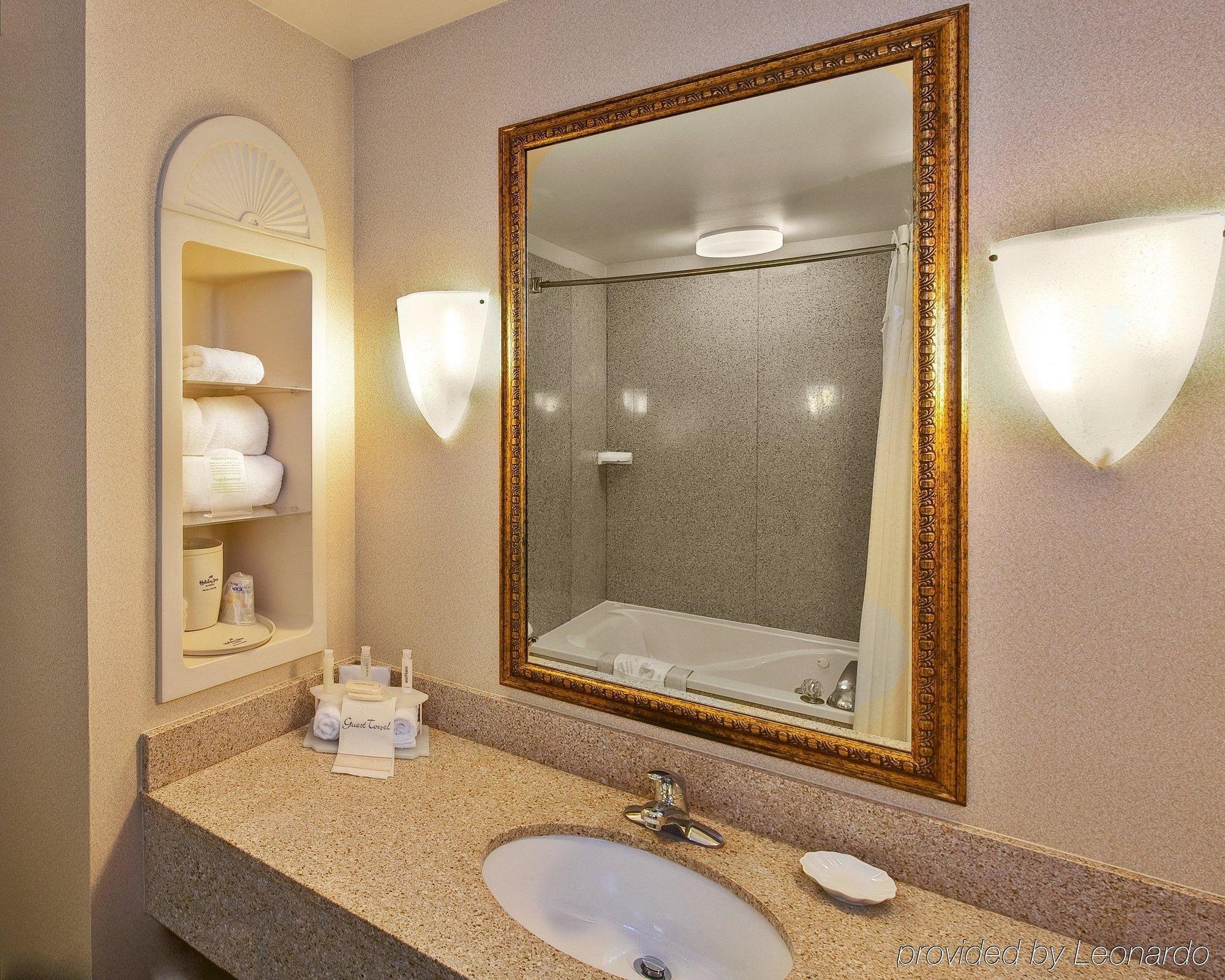 Holiday Inn Express & Suites Dyersburg By Ihg Стая снимка