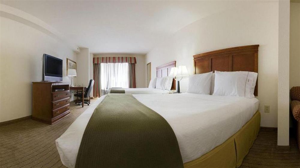 Holiday Inn Express & Suites Dyersburg By Ihg Екстериор снимка