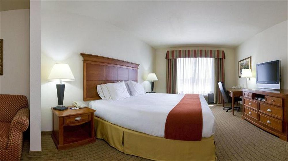 Holiday Inn Express & Suites Dyersburg By Ihg Екстериор снимка