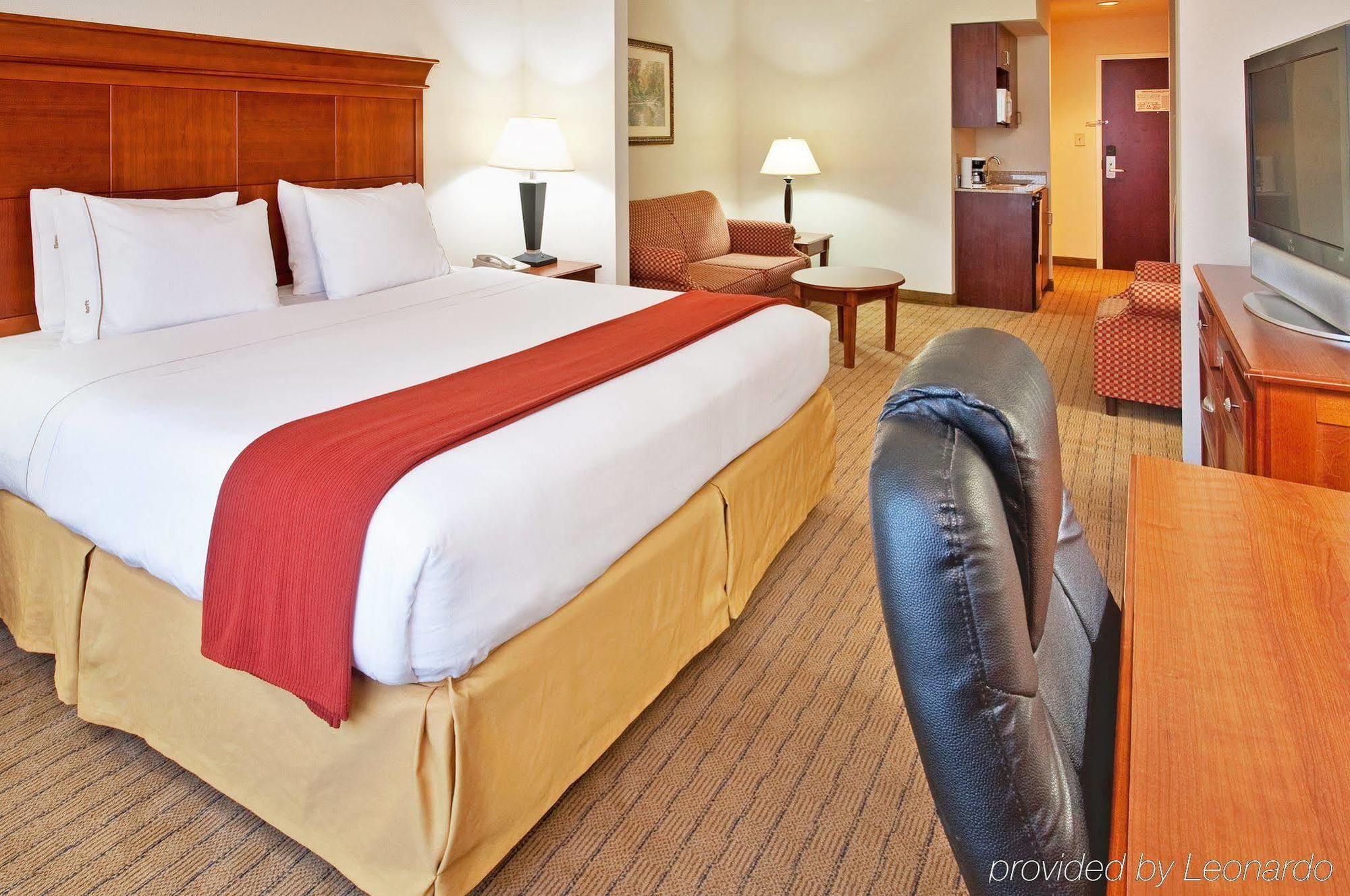 Holiday Inn Express & Suites Dyersburg By Ihg Стая снимка