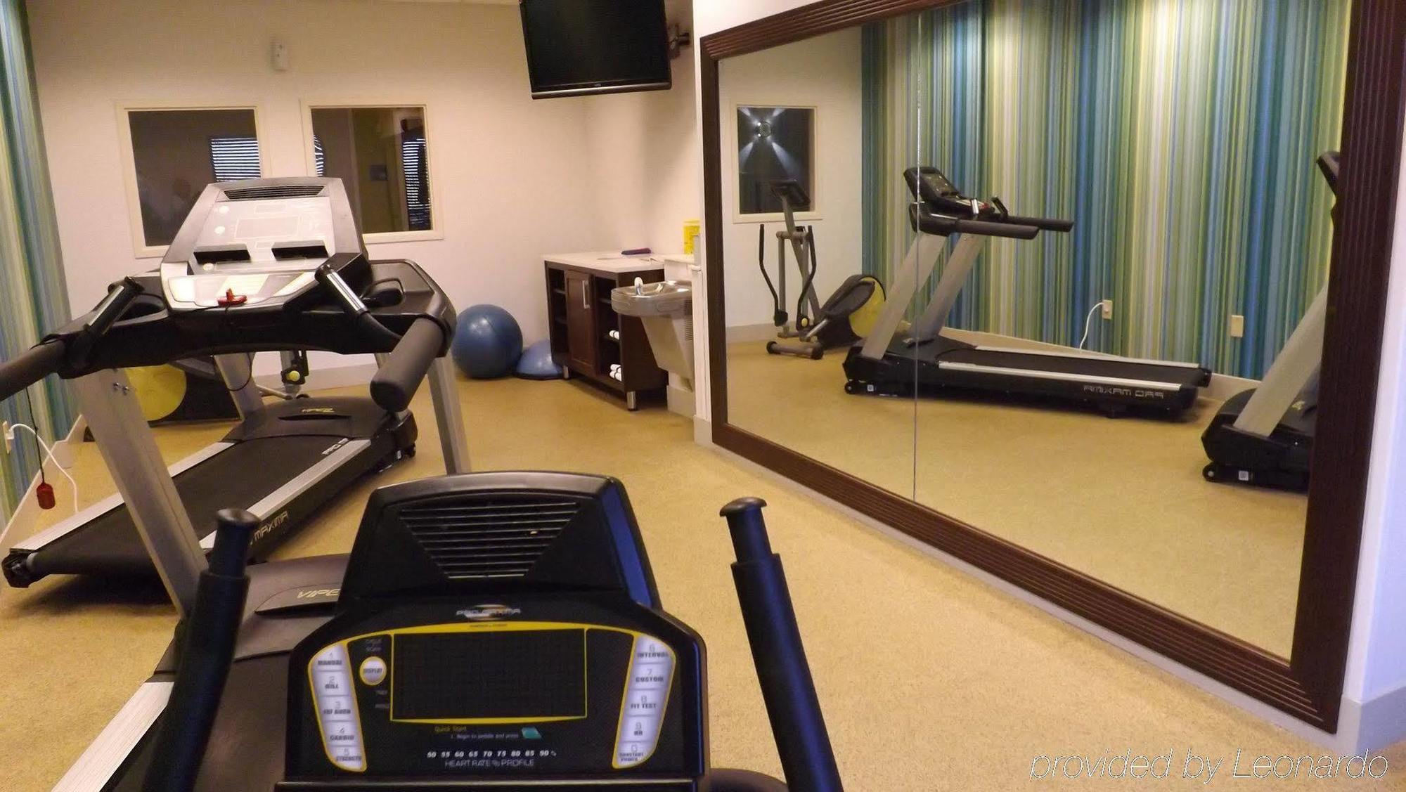 Holiday Inn Express & Suites Dyersburg By Ihg Екстериор снимка
