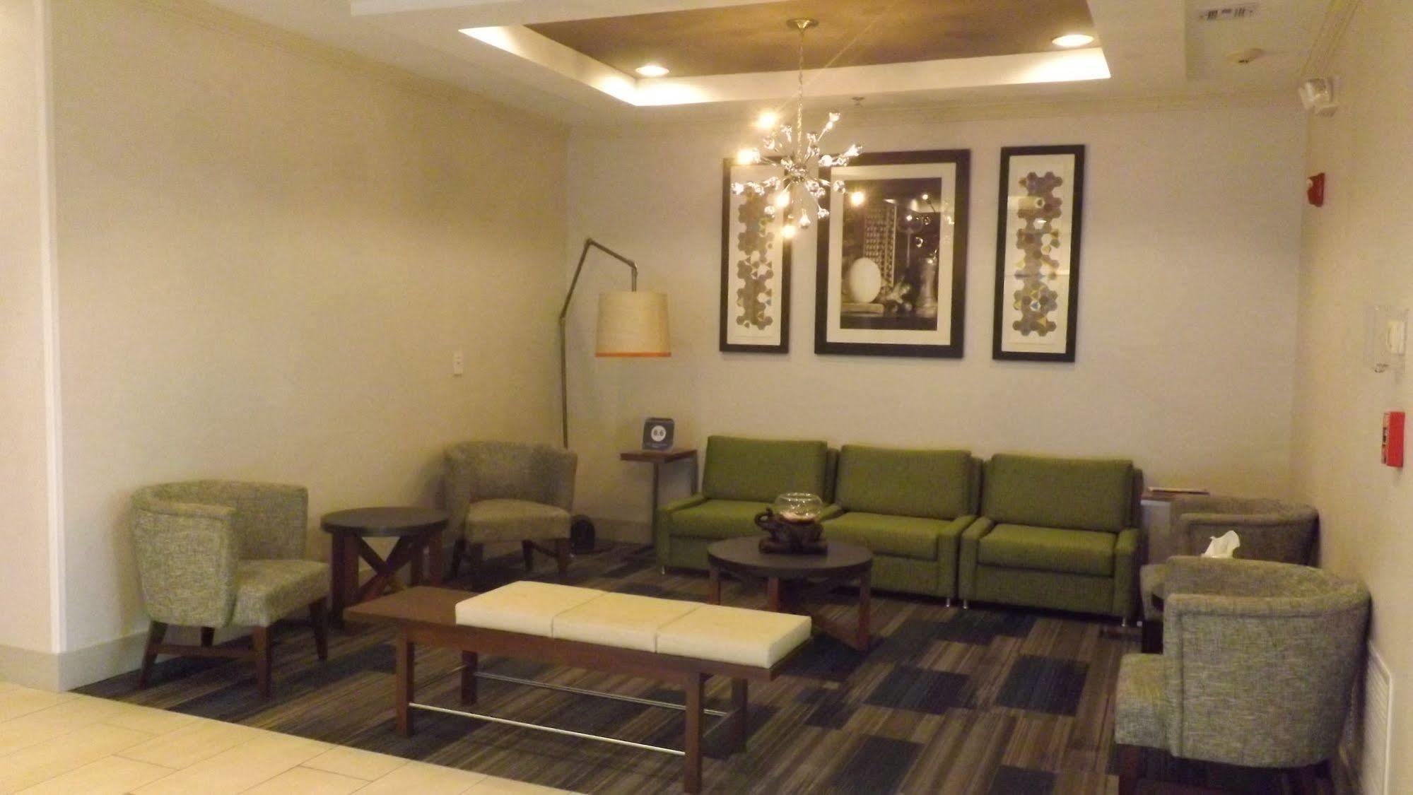Holiday Inn Express & Suites Dyersburg By Ihg Екстериор снимка