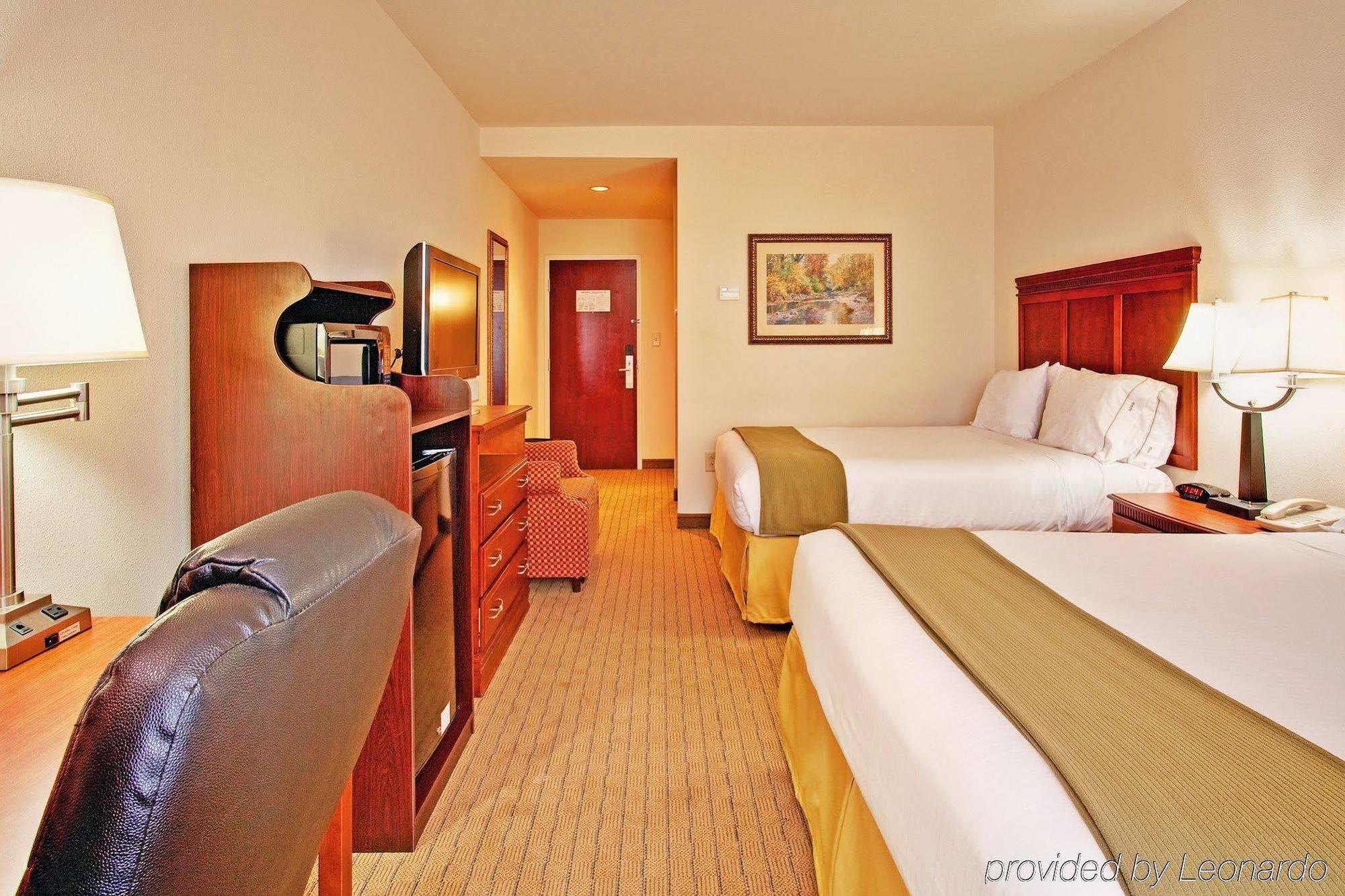 Holiday Inn Express & Suites Dyersburg By Ihg Екстериор снимка