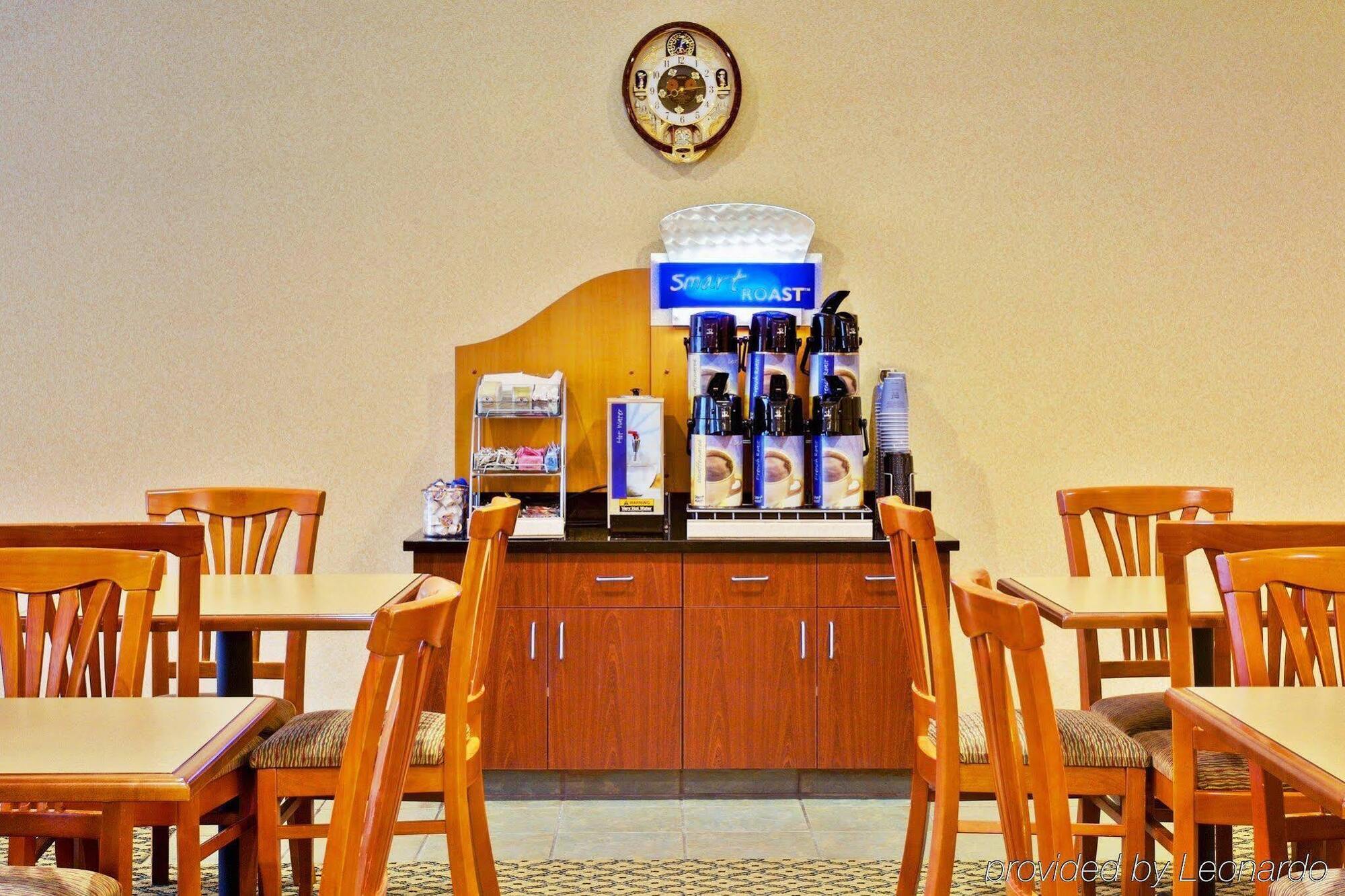 Holiday Inn Express & Suites Dyersburg By Ihg Екстериор снимка