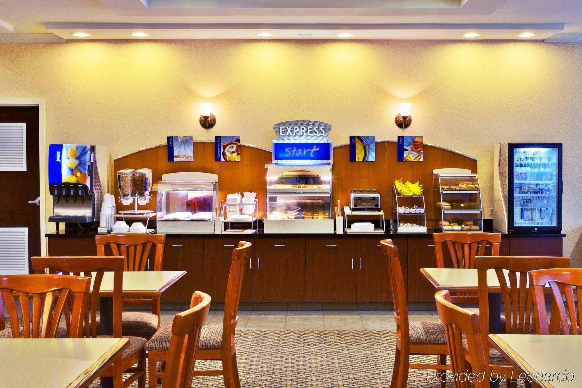 Holiday Inn Express & Suites Dyersburg By Ihg Екстериор снимка