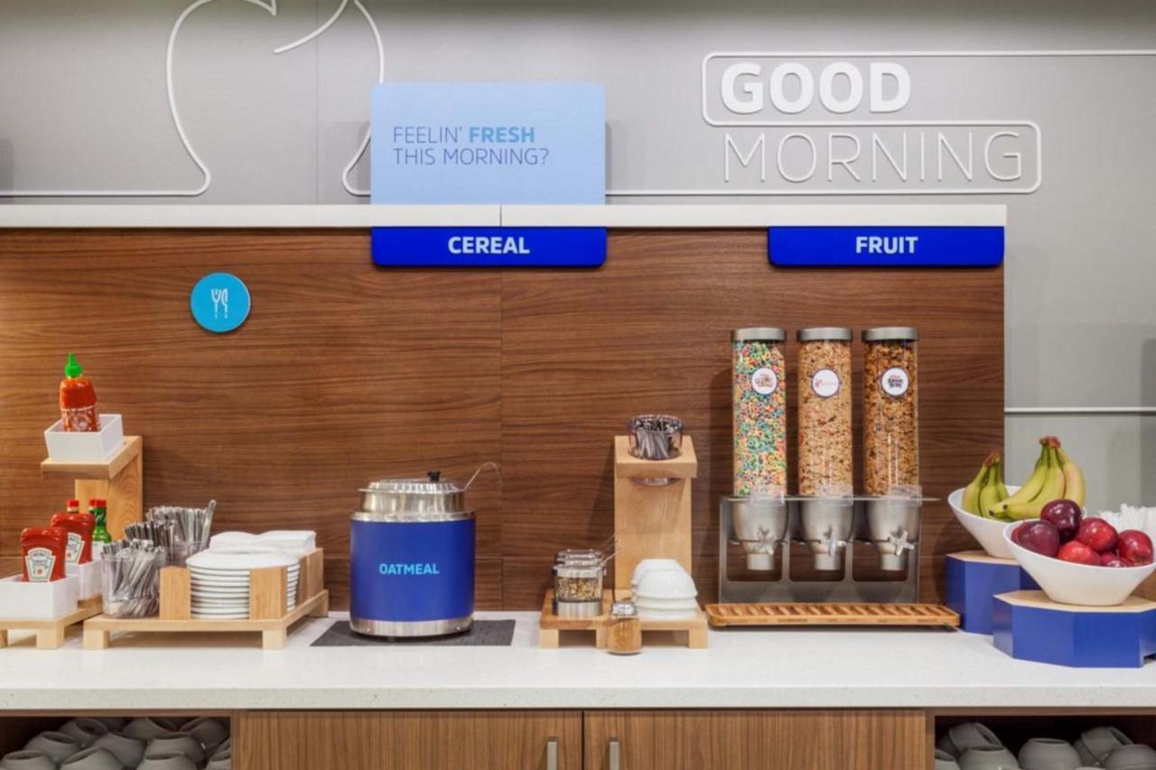 Holiday Inn Express & Suites Dyersburg By Ihg Екстериор снимка