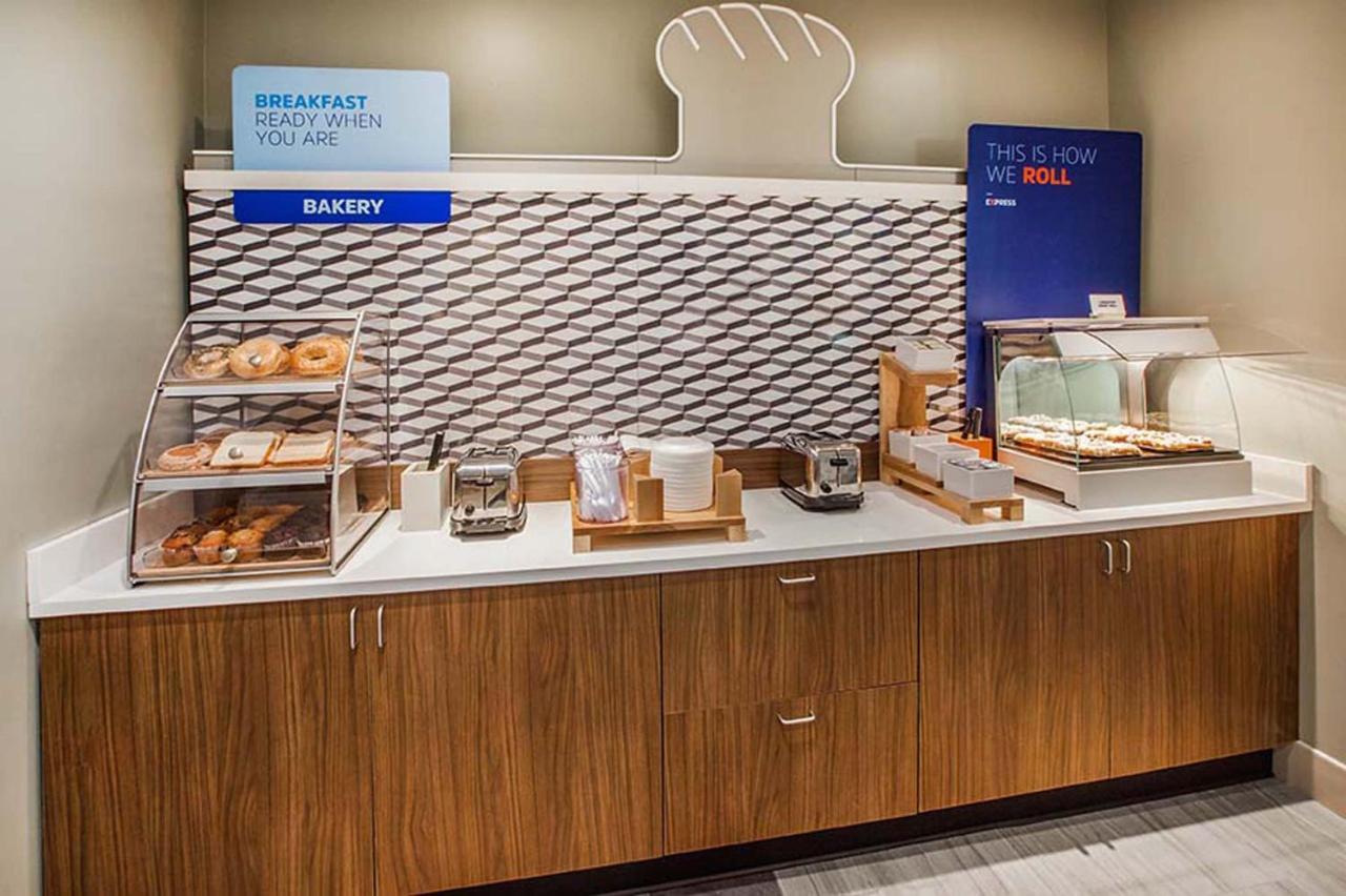 Holiday Inn Express & Suites Dyersburg By Ihg Екстериор снимка